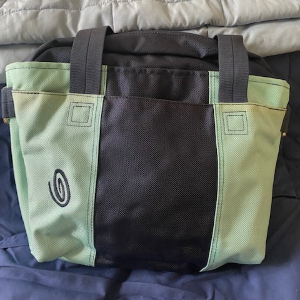 Multi-pocket tote bag